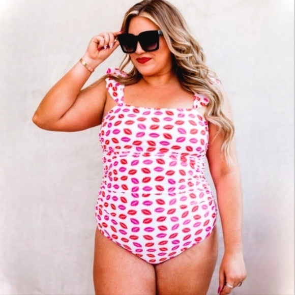 Pink Desert x Sassy Red Lipstick One Piece XXL NWT - Picture 1 of 9